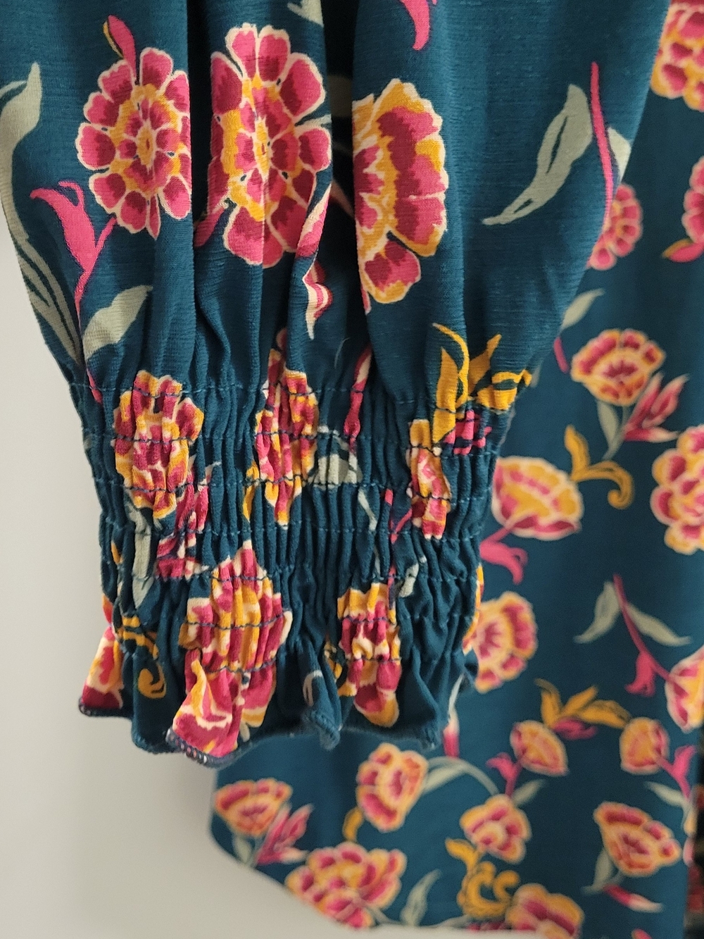 Dear Scarlette LS Floral V-Neck Blouse Teal,Pink,Yellow Flowers Size Sm - Picture 3 of 5